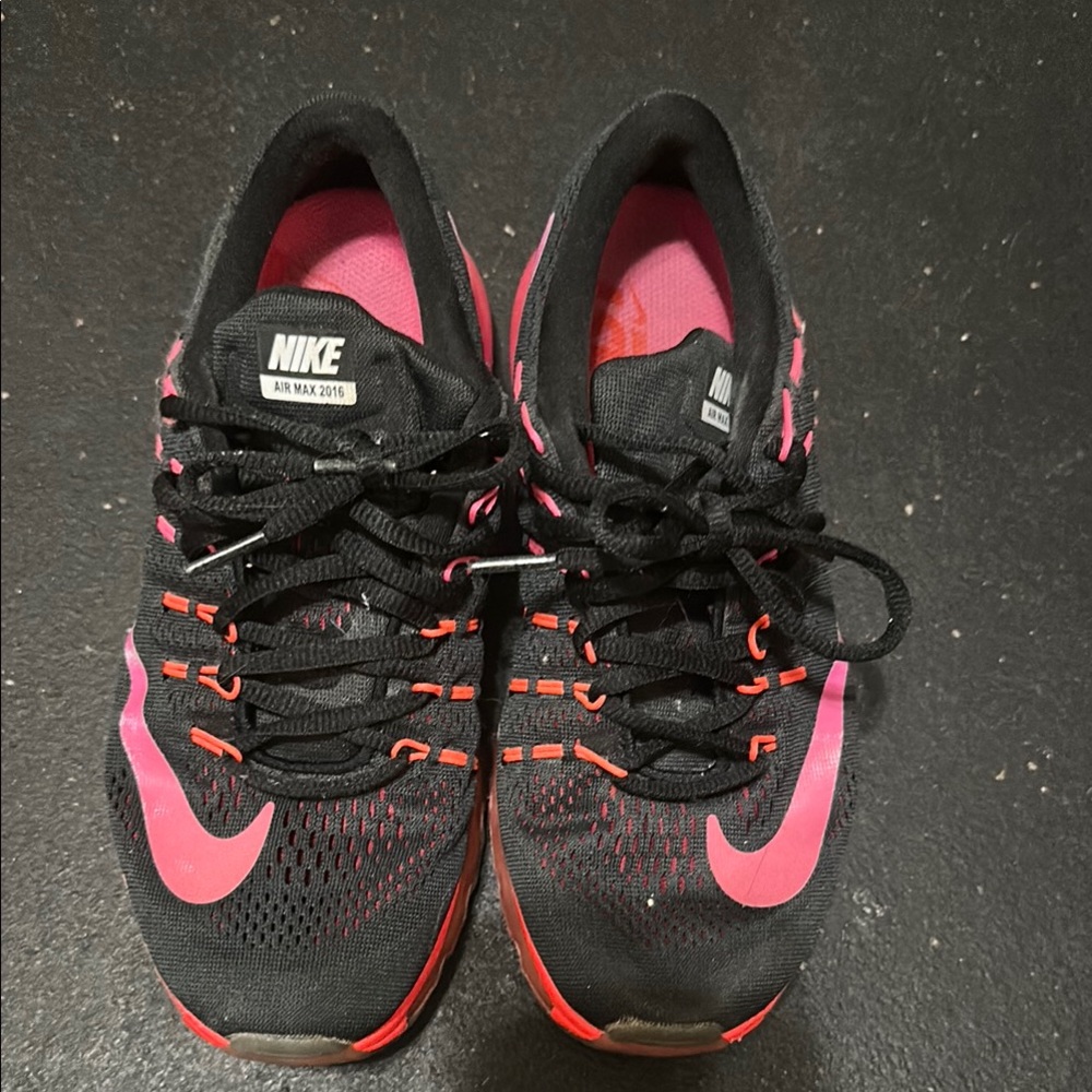 Nike Air max 2016 Women’s US size 7 Black and Hot Pink Athletic Running Shoes